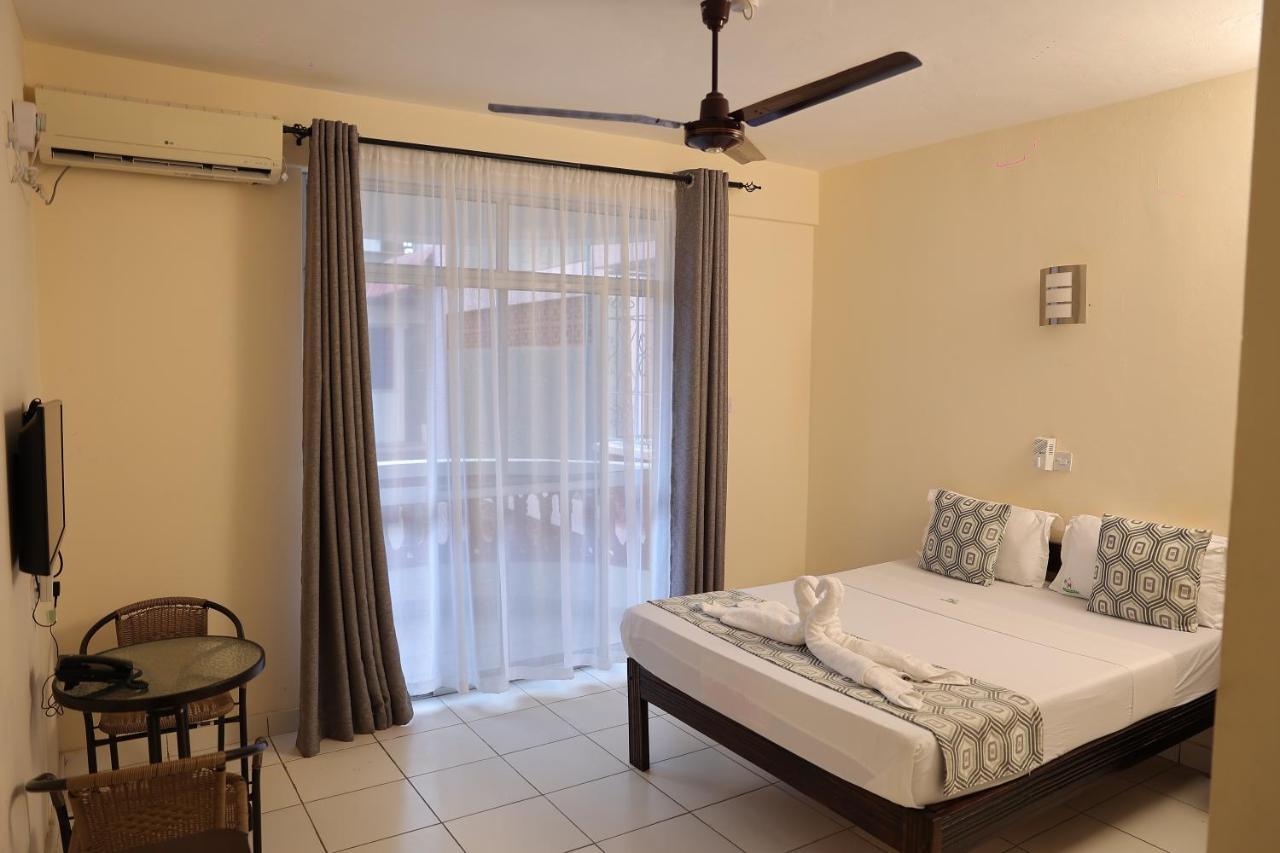 Merry Villa Hotel&Apartments Mombasa Esterno foto